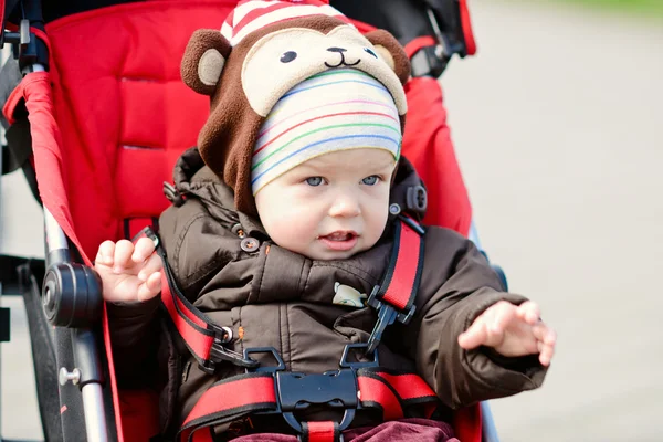 Bébé garçon en poussette — Photo