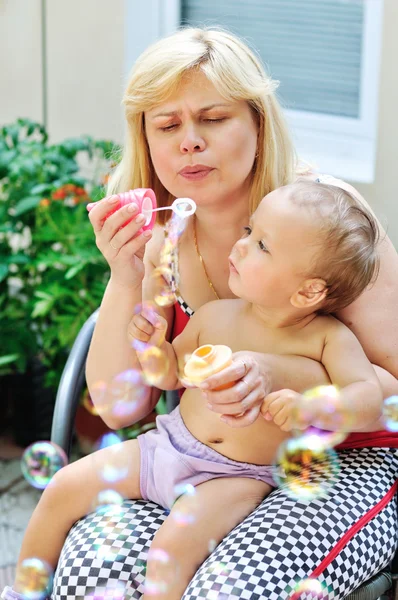 Femme avec bébé — Photo