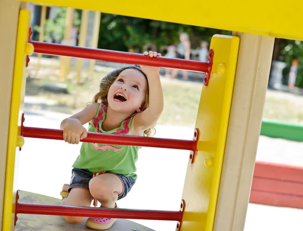 Climbing girl — Stock Photo, Image