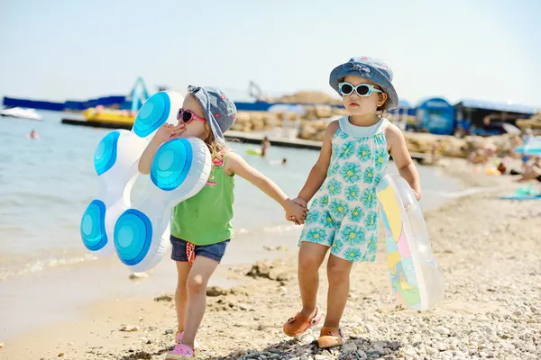 Two friends on the summer beach — Stock Photo, Image