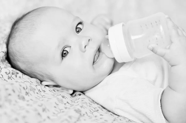 Baby   drinking water — Stock Photo, Image