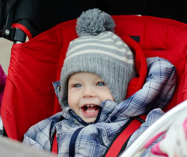 Ragazzo in passeggino — Foto Stock