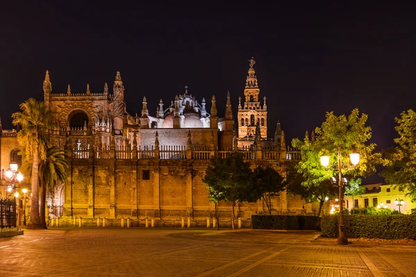 在西班牙塞维利亚大教堂 la giralda — 图库照片