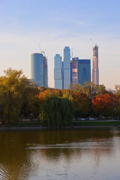 Современные небоскребы в Москве — стоковое фото
