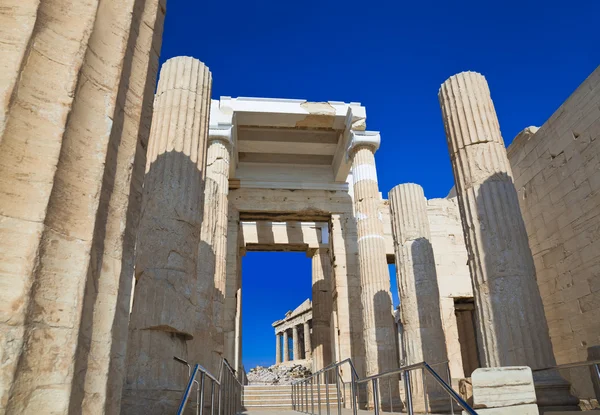 Atina, Yunanistan, Akropol girişine — Stok fotoğraf