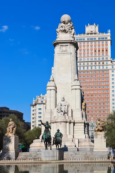 Estatua de don Quijote y Sancho Panza - Madrid España —  Fotos de Stock