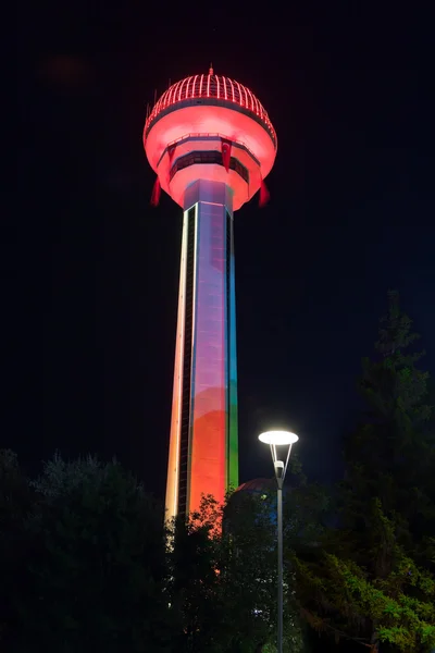 Tour de divertissement à Ankara Turquie la nuit — Photo