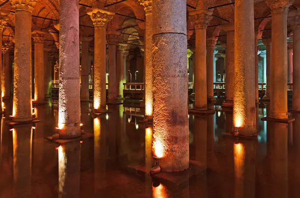 Underground water Basilica Cistern - Istanbul — Stock Photo, Image