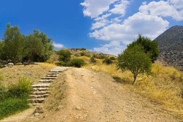 Путь к руинам Микены, Греция — стоковое фото