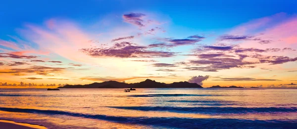 Island Praslin at sunset — Stock Photo, Image