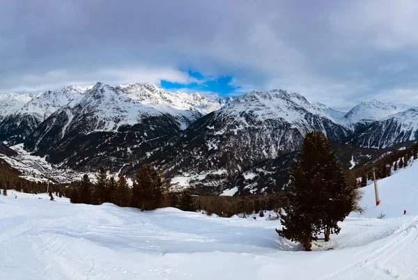 Berg skidorten Sölden Österrike — Stockfoto