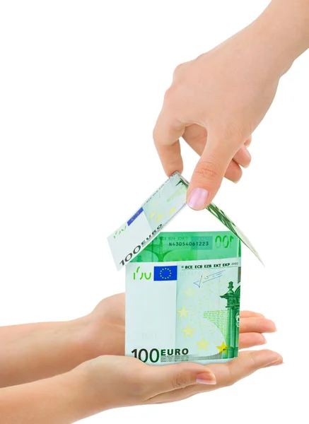 Handen en geld huis — Stockfoto