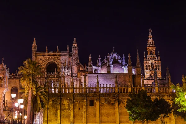 在西班牙塞维利亚大教堂 la giralda — 图库照片