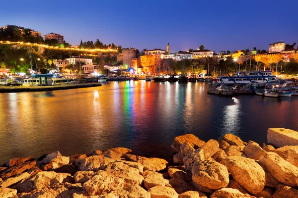 Cidade velha Kaleici em Antalya, Turquia à noite — Fotografia de Stock