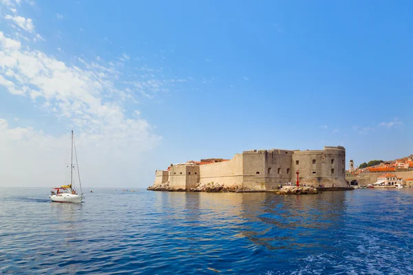 Fort na cidade Dubrovnik na Croácia — Fotografia de Stock