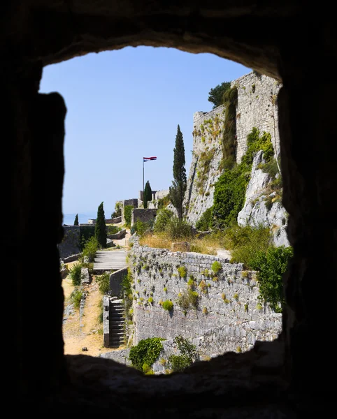 Window at old fort in Klis, Croatia — Stock Photo, Image