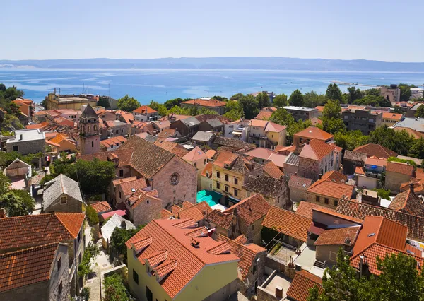 Byen Omis i Kroatien - Stock-foto