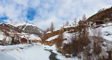 Dağlar kayak merkezi Solden Avusturya