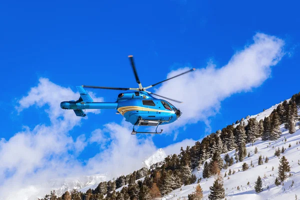 Helicóptero en las montañas - Obergurgl Austria — Foto de Stock
