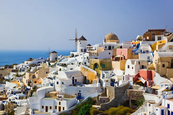 Windmolen in oia op santorini, Griekenland — Stockfoto