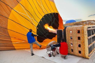 sıcak hava balonu ve pilotlar, Kapadokya Türkiye'de