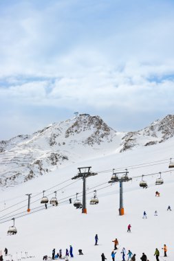 Dağlar kayak merkezi Solden Avusturya