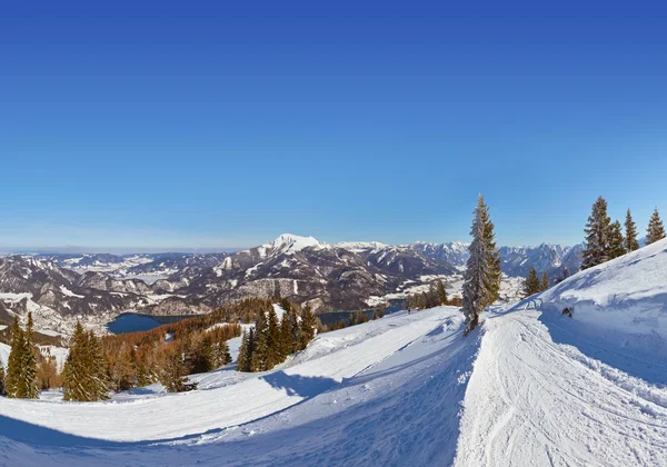 Bergen ski resort st. gilgen Österrike — Stockfoto