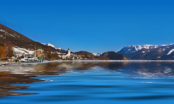 Vesnice st wolfgang na jezero wolfgangsee - Rakousko — Stock fotografie