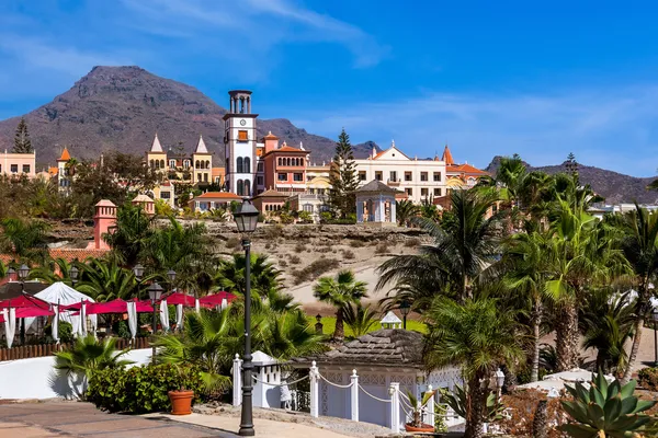 Stranden las americas på Teneriffa - kanariefågel — Stockfoto