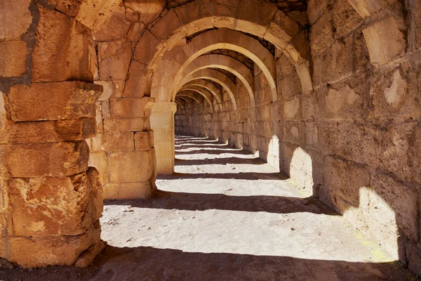 Galerie in aspendos in antalya, turkei — Stockfoto