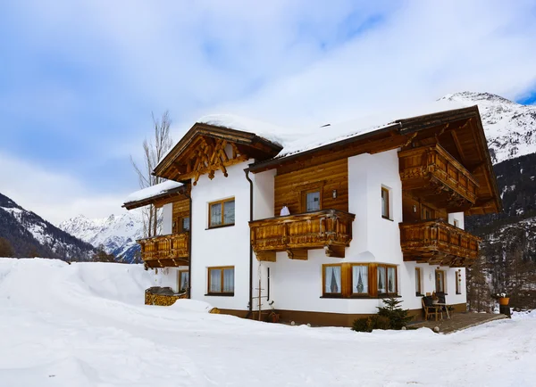 Hotel w górach - ośrodka narciarskiego Sölden austria — Zdjęcie stockowe