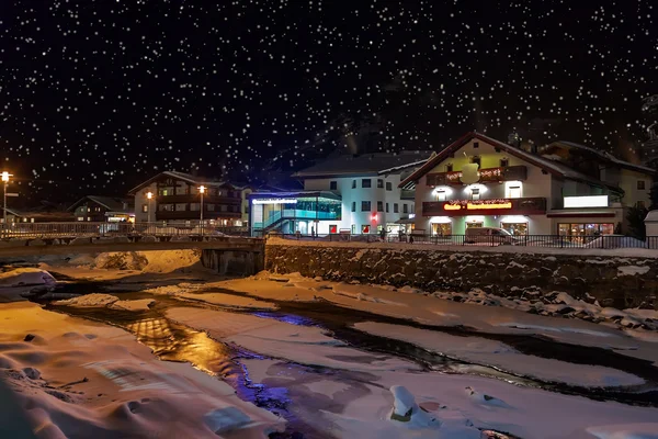 Station de ski de montagne Solden Autriche la nuit — Photo