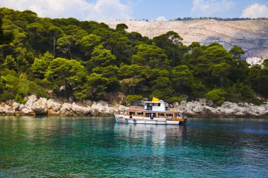 Tekne ve Hırvatistan Island