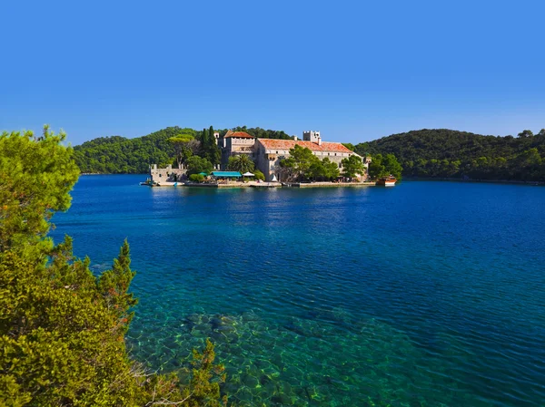 Mosteiro na ilha Mljet na Croácia — Fotografia de Stock