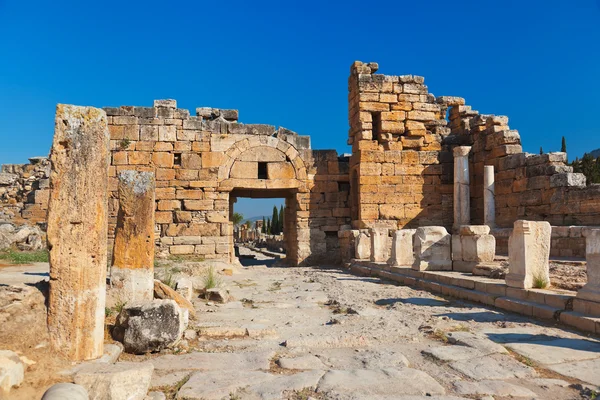 Pamukkale Türkiye'de eski kalıntılar — Stok fotoğraf