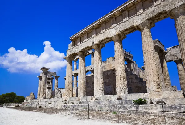 Ruinas del templo en la isla Egina, Grecia — Foto de Stock
