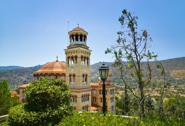 Eglise Agios Nectarios sur île d'Egine, Grèce — Photo