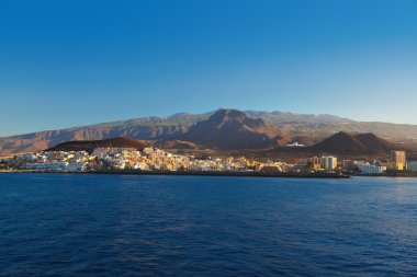 Beach los cristianos tenerife adasında - Kanarya