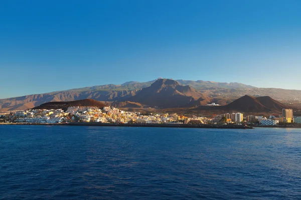 Playa Los Cristianos en la isla de Tenerife - Canarias — Foto de Stock