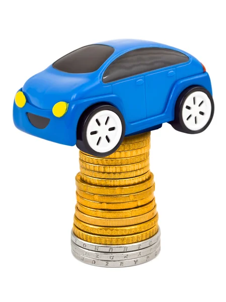 Leksaksbil och stack av mynt — Stockfoto