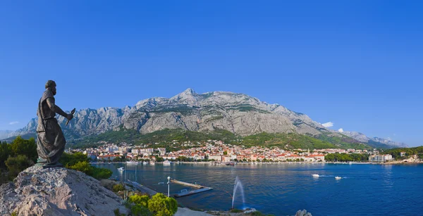 Panorama of Makarska and statue of St. Peter at Croatia — Stock Photo, Image