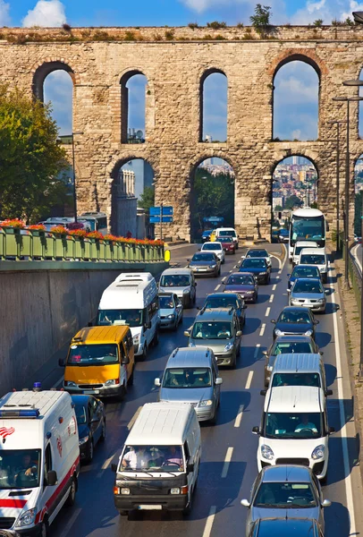 Automobilové dopravy v istanbul Turecko — Stock fotografie