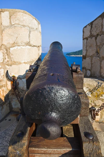 Retro canhão em Dubrovnik, Croácia — Fotografia de Stock