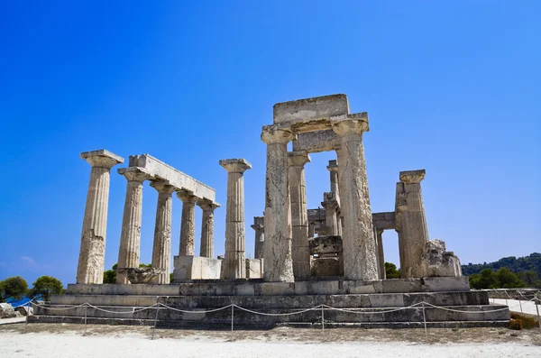 Руины храма на острове Эгина, Греция — стоковое фото