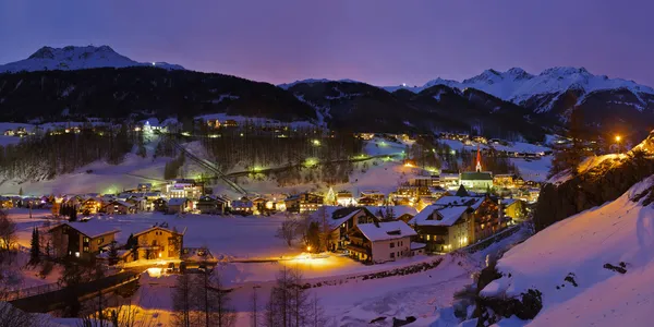 Estación de esquí de montaña Solden Austria al atardecer — Foto de Stock