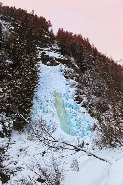 Cachoeira Stuibenfall em Umhausen - Tirol Áustria — Fotografia de Stock
