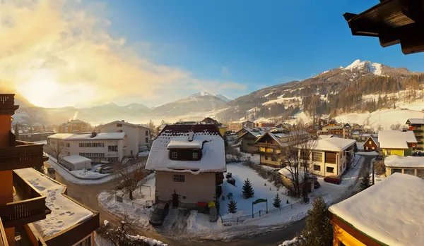 Salida del sol en la estación de esquí de montaña Bad Hofgastein - Austria — Foto de Stock