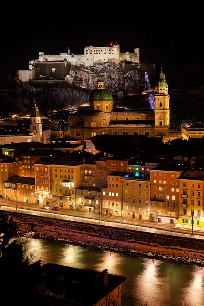 Salzburg a hrad hohensalzburg při západu slunce - Rakousko — Stock fotografie