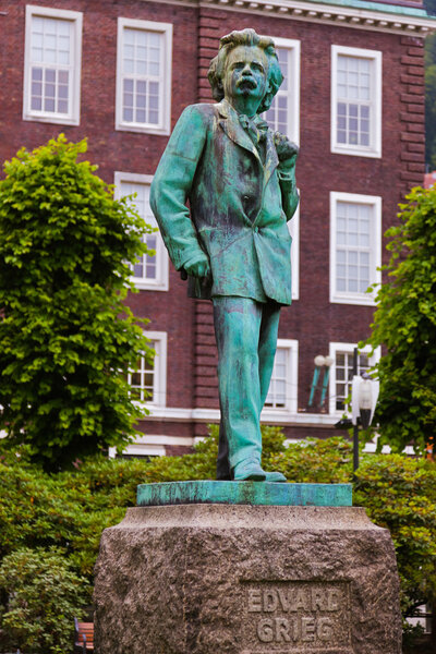 Статуя композитора Эдварда Грига - Берген Норвегия
