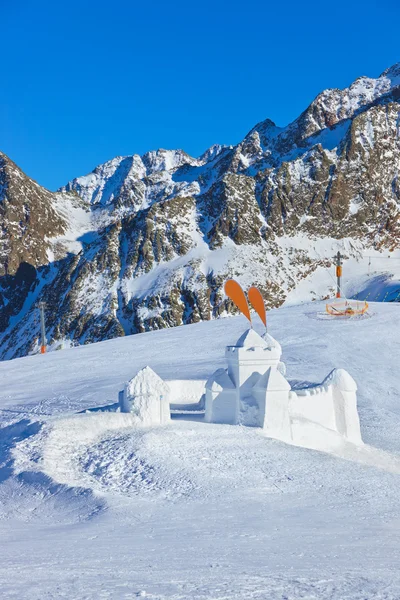 Fortaleza de nieve en la estación de esquí de montaña - Innsbruck Austria — Foto de Stock